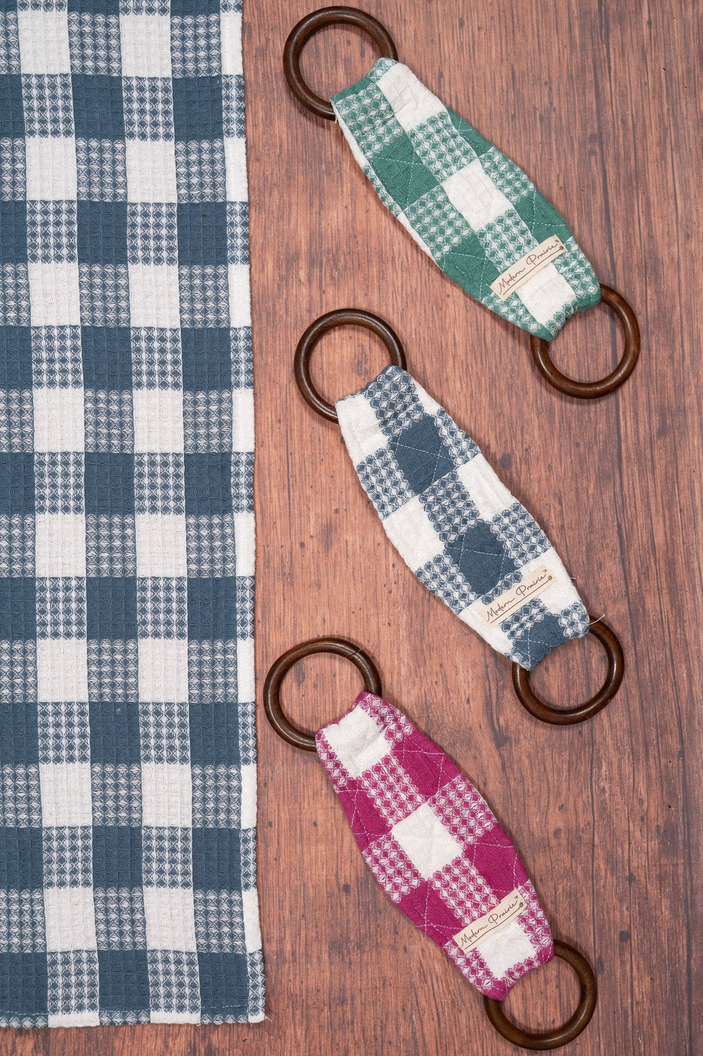 Prairie Essentials Tea Towel + Set of 3 Wooden Loop Hangers