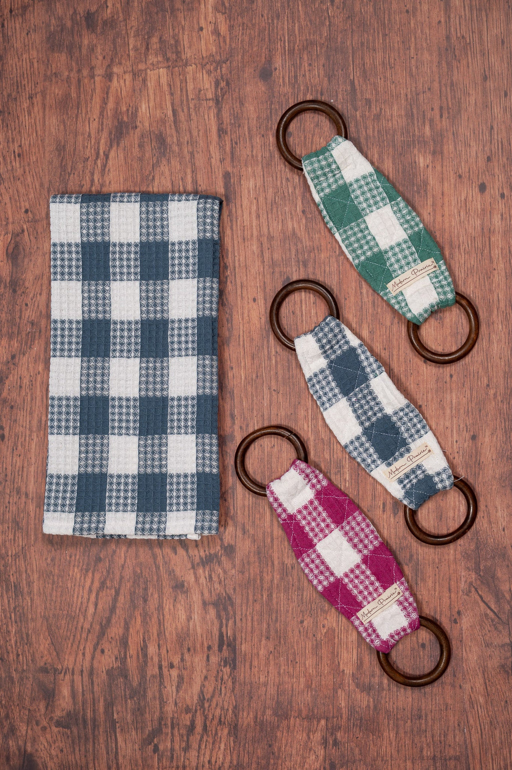 Prairie Essentials Tea Towel + Set of 3 Wooden Loop Hangers
